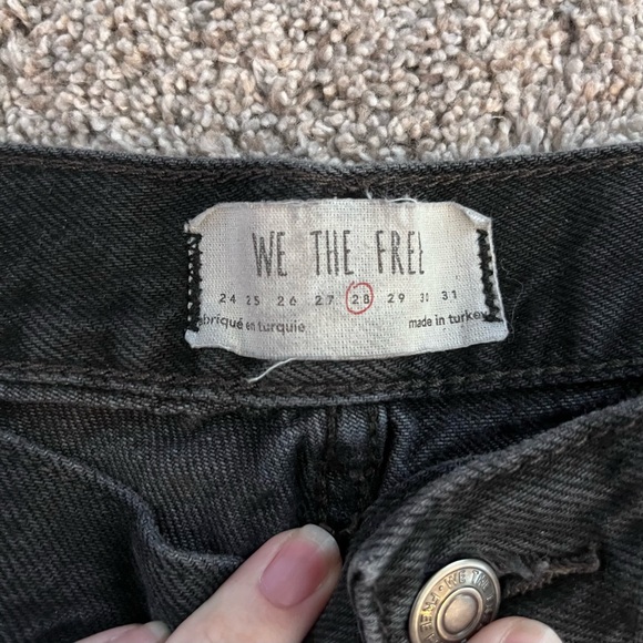 Free People We the Free Maggie Mid-Rise Straight-Leg Jeans size 28, wash black - Picture 3 of 8